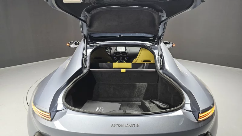 Aston Martin VANTAGE