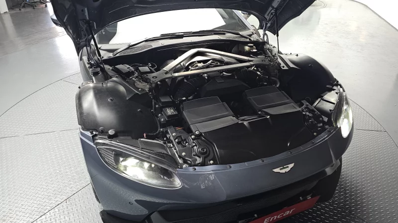 Aston Martin VANTAGE