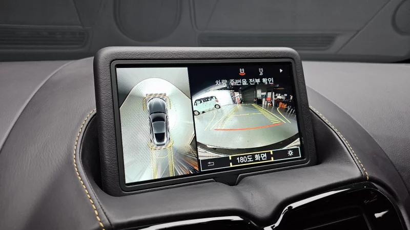 Aston Martin VANTAGE