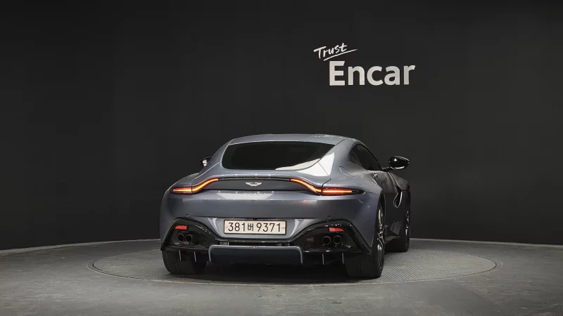 Aston Martin VANTAGE