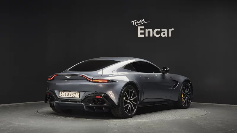 Aston Martin VANTAGE