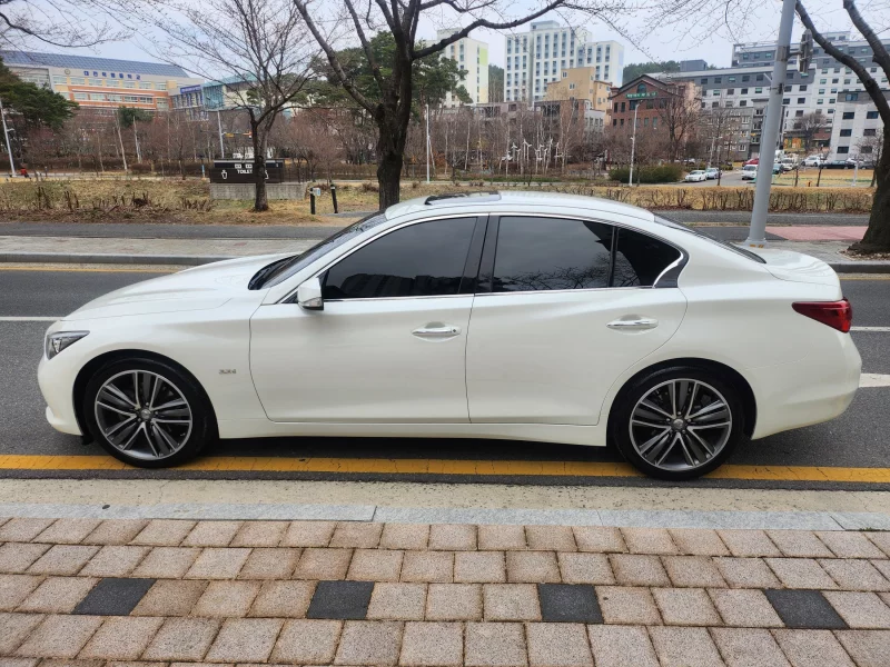 Infiniti Q50