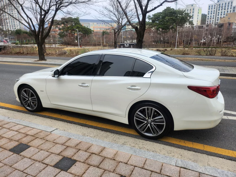 Infiniti Q50
