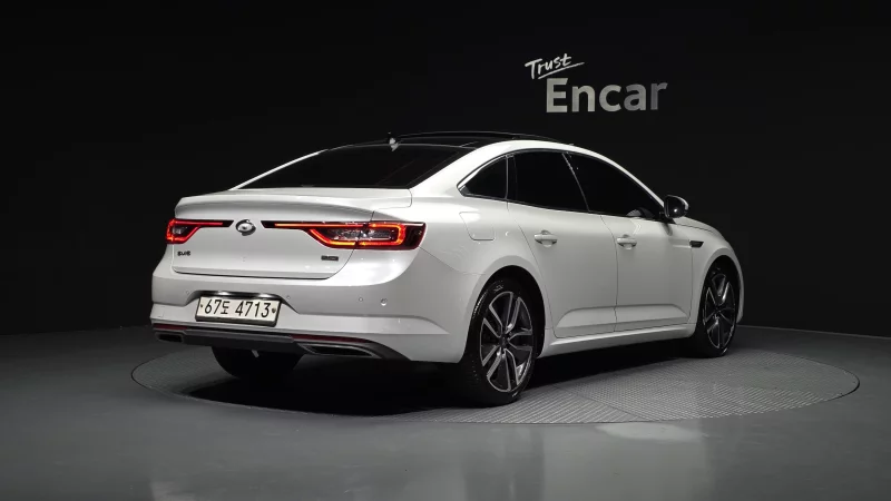 Renault SM6
