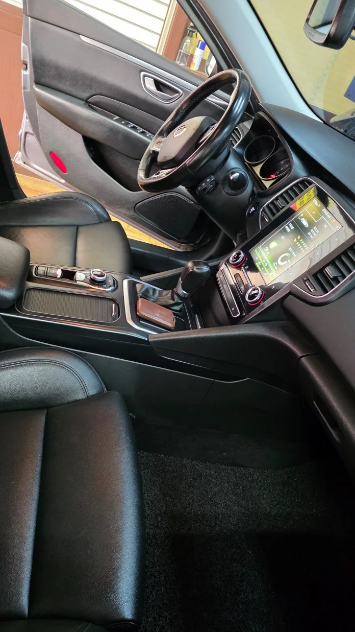 Renault SM6