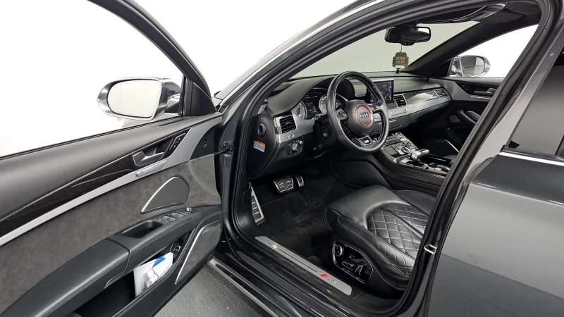 Audi S8