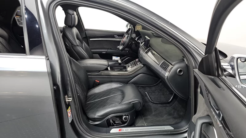 Audi S8