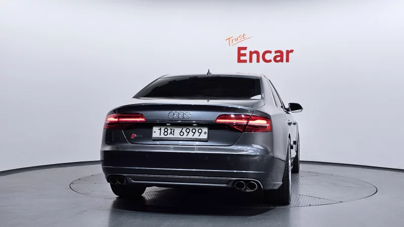 Audi S8