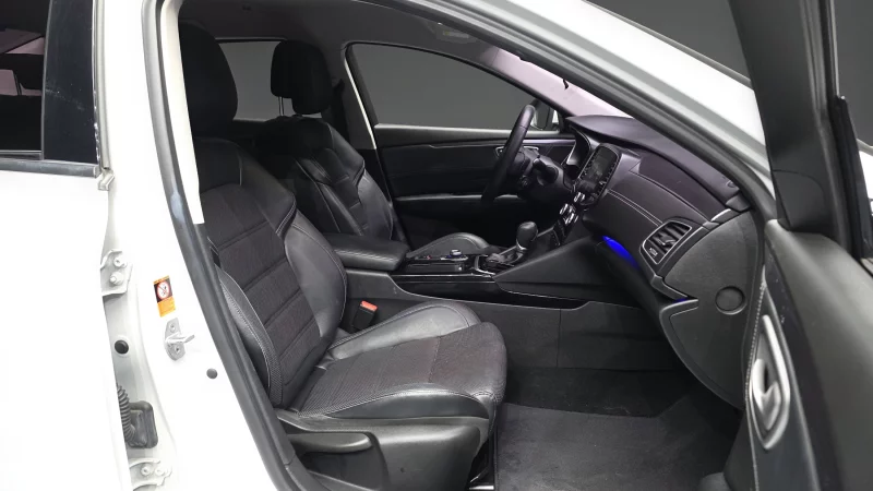 Renault SM6