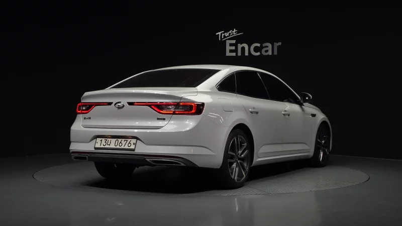 Renault SM6