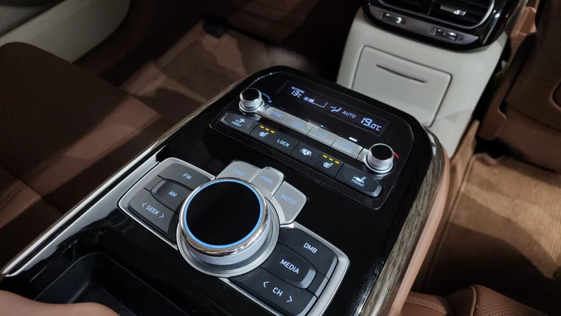 Genesis G90