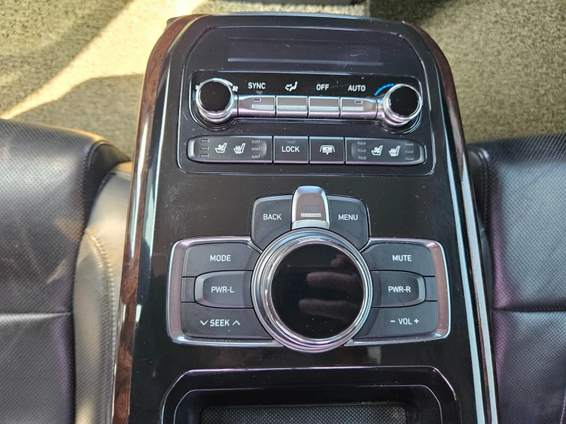 Genesis EQ900