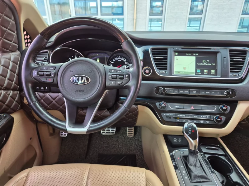 Kia Carnival