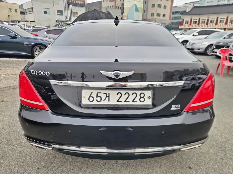 Genesis EQ900