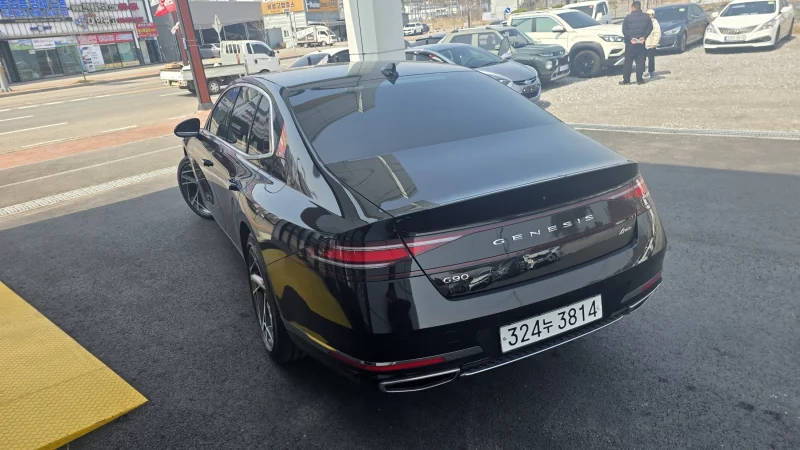 Genesis G90