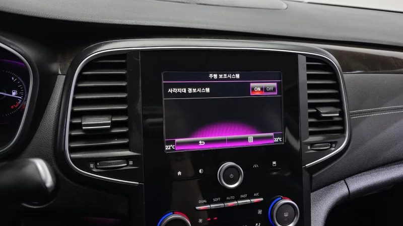 Renault SM6