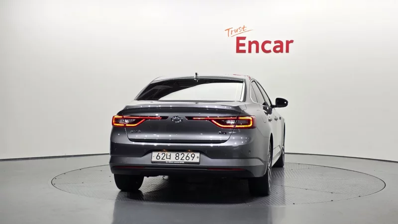 Renault SM6