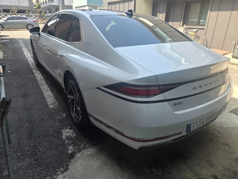 Genesis G90