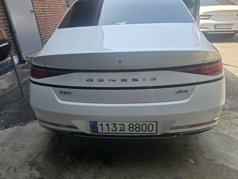 Genesis G90