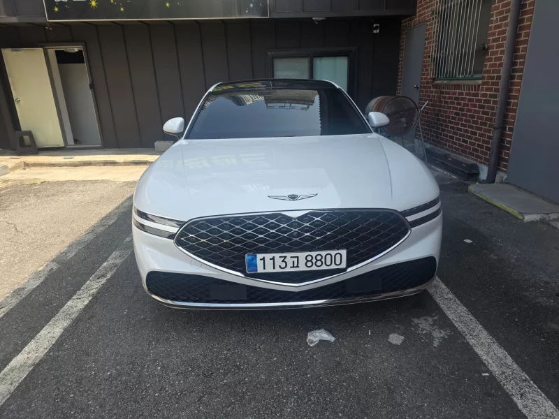 Genesis G90
