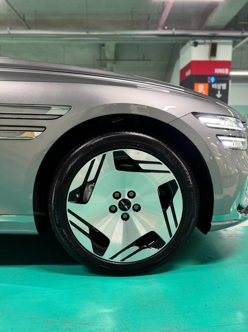 Genesis Electrified G80