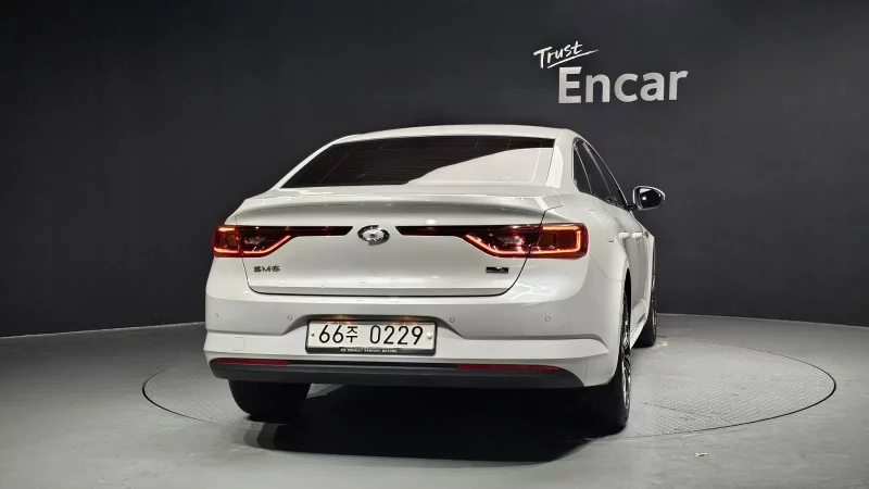 Renault SM6