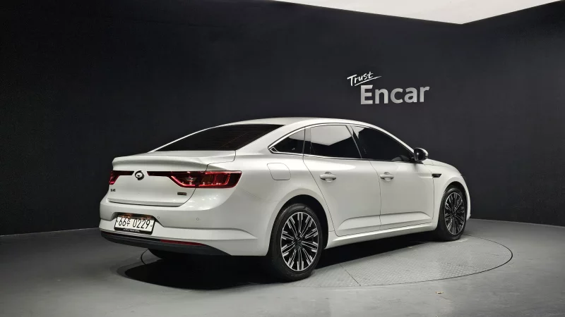 Renault SM6