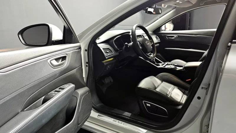 Renault SM6