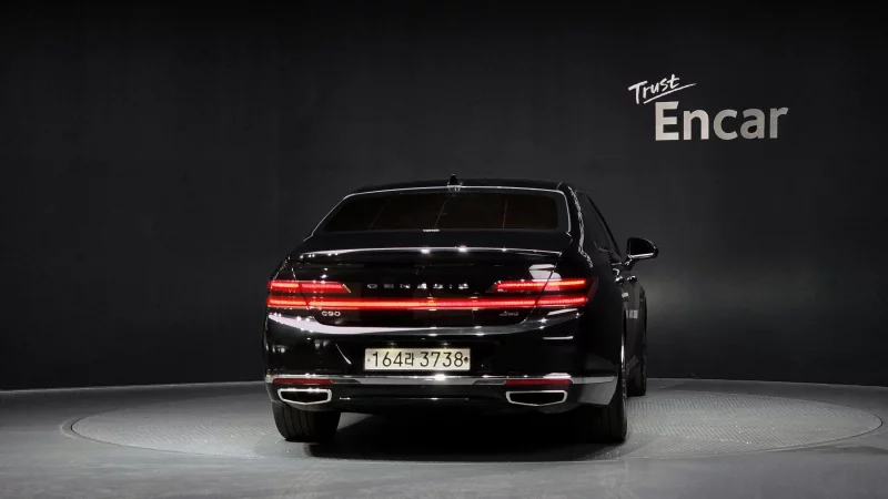Genesis G90