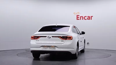 Renault SM6
