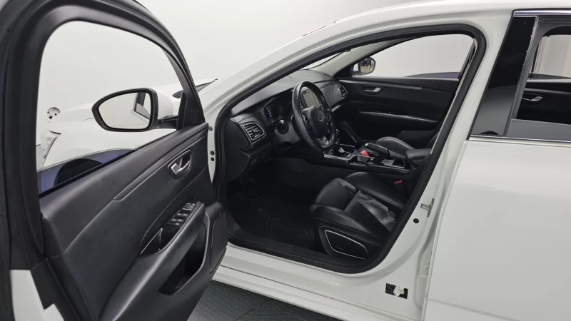 Renault SM6