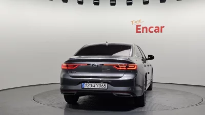 Renault SM6
