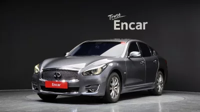 Infiniti Q70