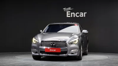 Infiniti Q70