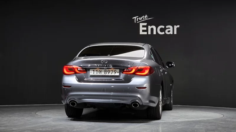 Infiniti Q70