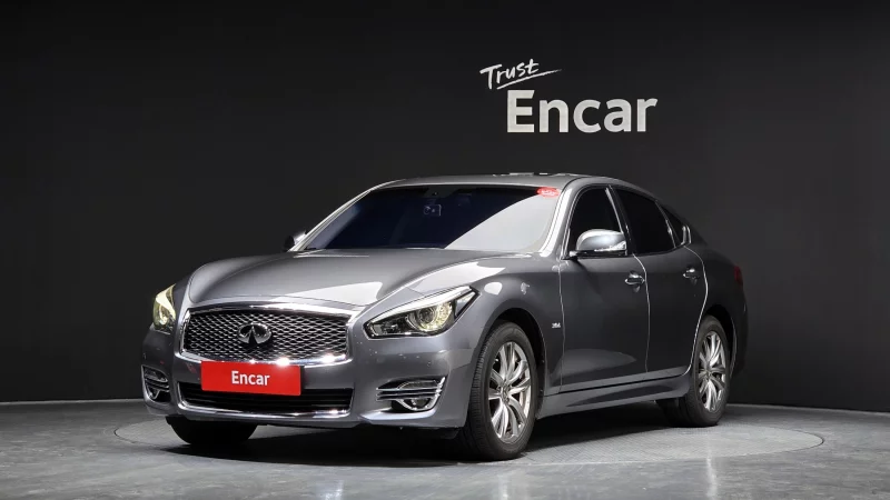 Infiniti Q70