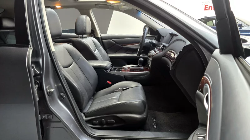 Infiniti Q70