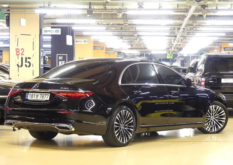 Mercedes-Benz S-Class