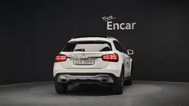 Mercedes-Benz GLA-Class
