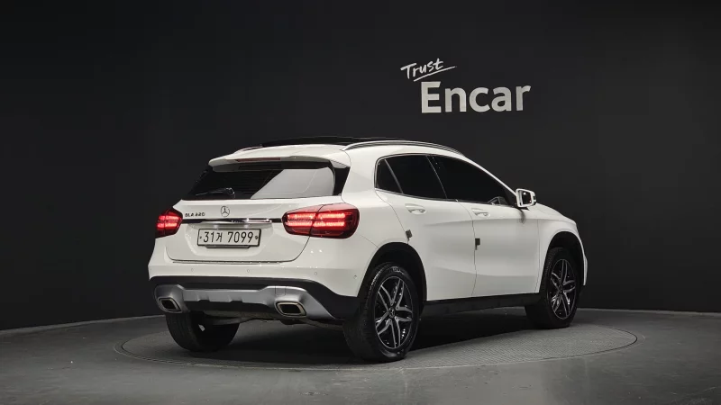 Mercedes-Benz GLA-Class