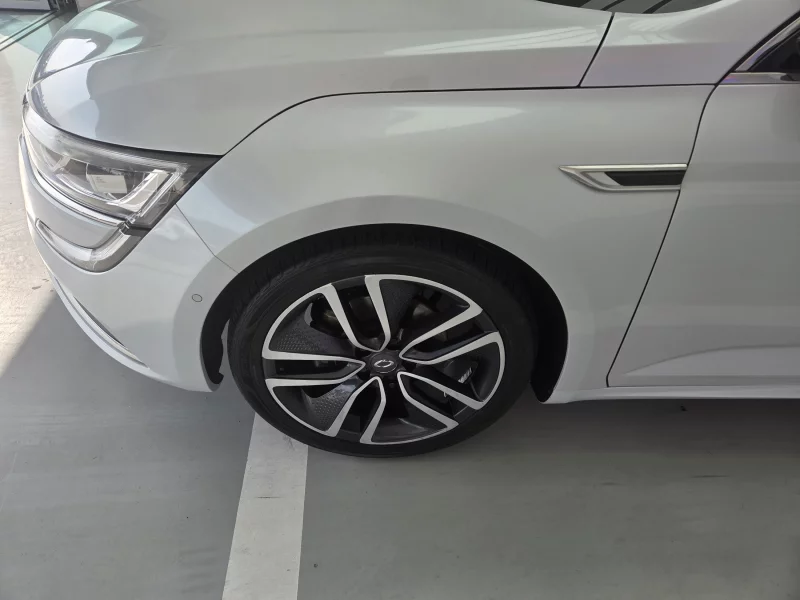 Renault SM6