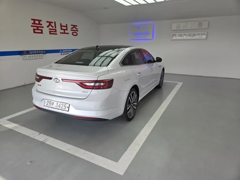 Renault SM6