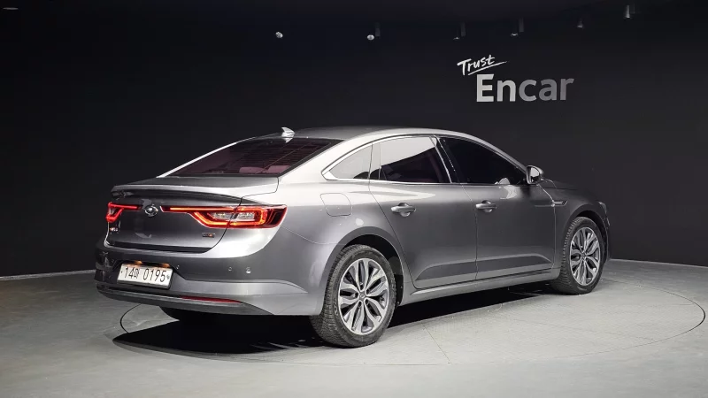 Renault SM6