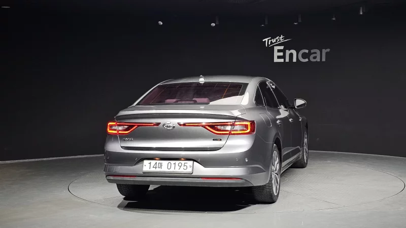 Renault SM6