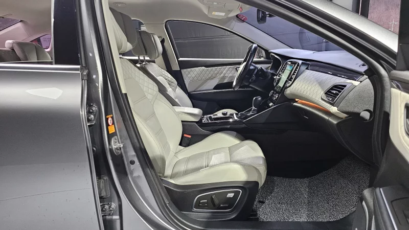 Renault SM6