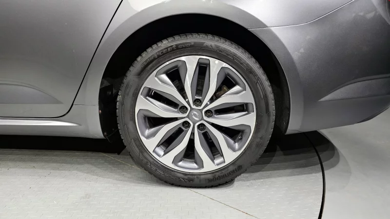Renault SM6