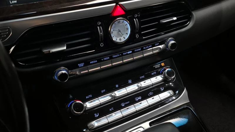 Genesis EQ900