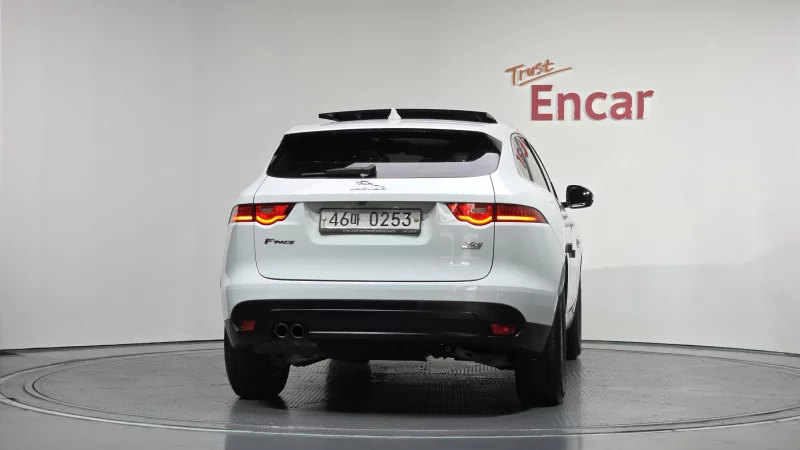 Jaguar F-PACE