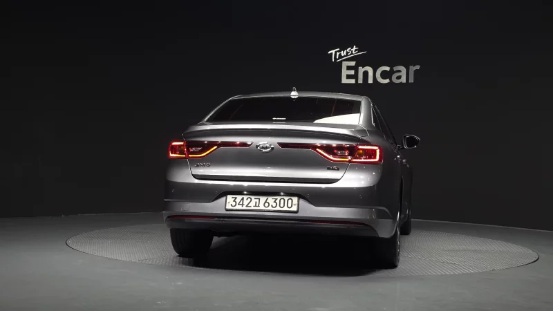 Renault SM6