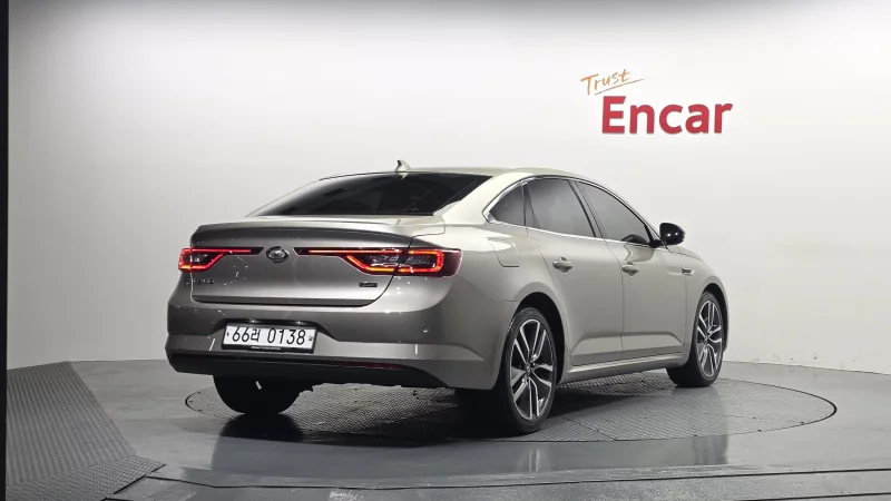 Renault SM6